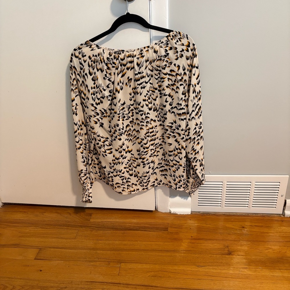 CAbi Round Trip blouse Women's Cream and Black Print Blouse - Picture 5 of 10